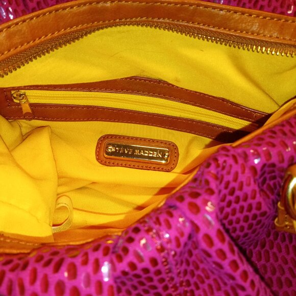 Beautiful Raspberry Bag - Picture 4 of 7